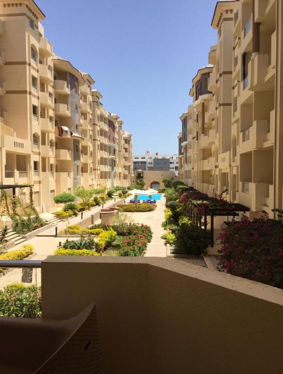 Florenza Khamsin Dovile