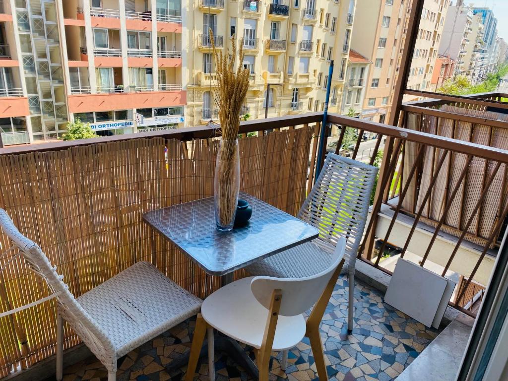 Fotografia z galérie ubytovania Magnifique appartement 60m2 ,3 pièces , équipée,très lumineux, 2 minutes à pied de la plage v destinácii Nice