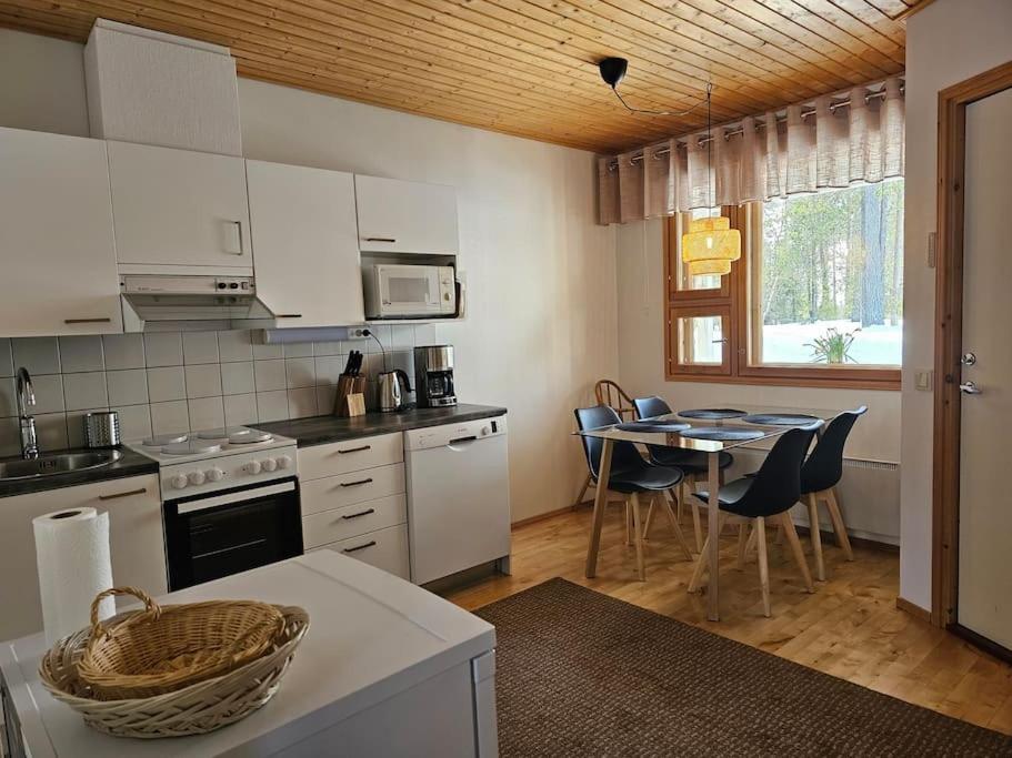 Kuchyň nebo kuchyňský kout v ubytování Villa Inkeri Apartment Äkäslompolo