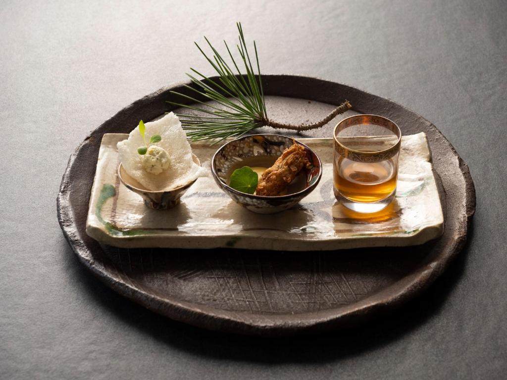 旅館の敷地内または近くでの食事または食べ物