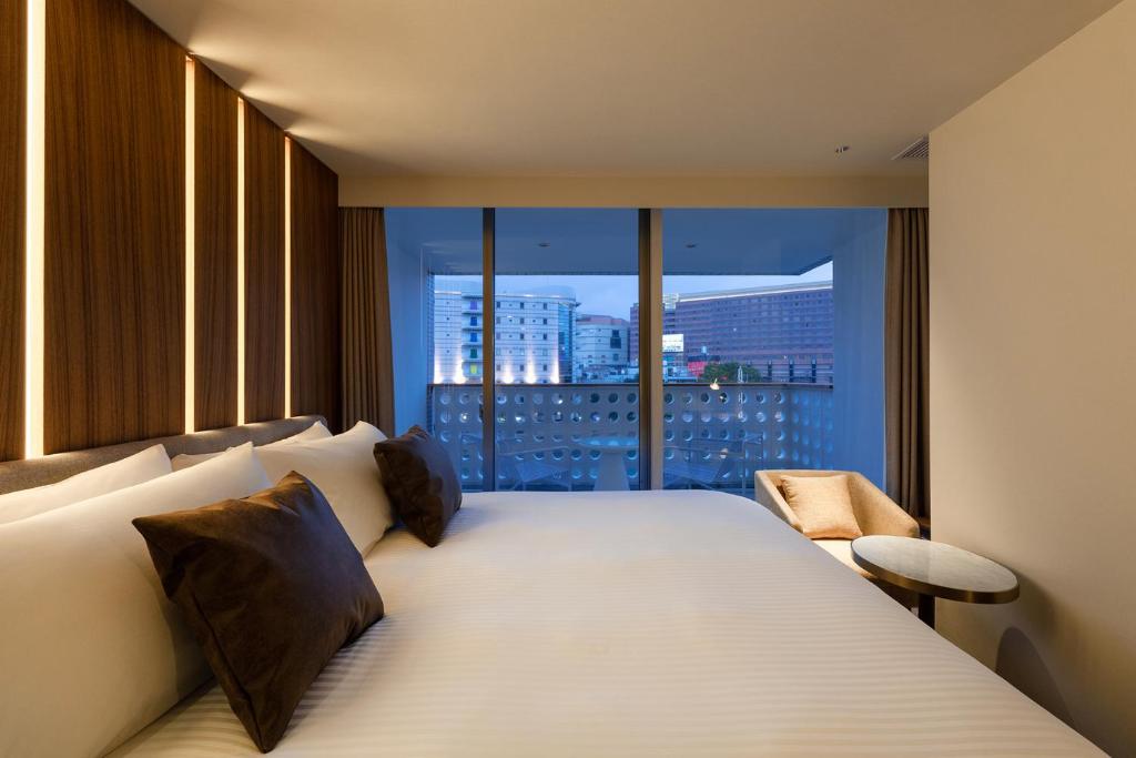 The OneFive Villa Fukuoka - Deluxe Room 1 King Bed River Bide Balcon