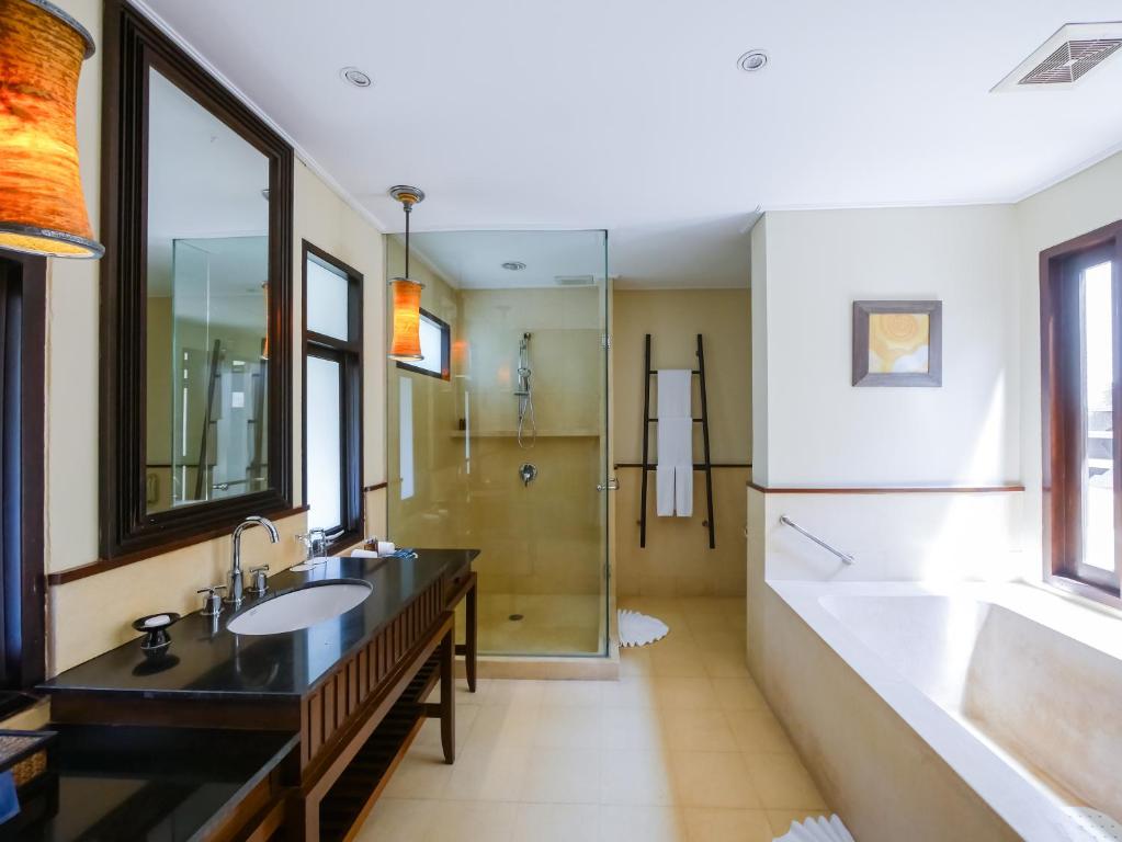 Koupelna v ubytování Paradox Resort Phuket