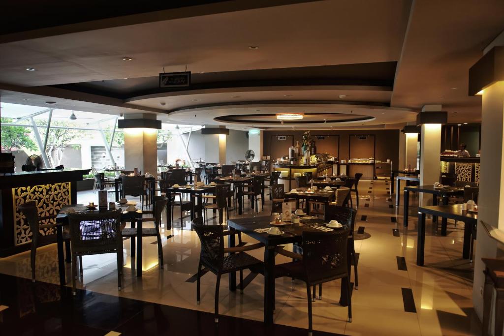 Restaurace v ubytování The Kana Kuta Hotel