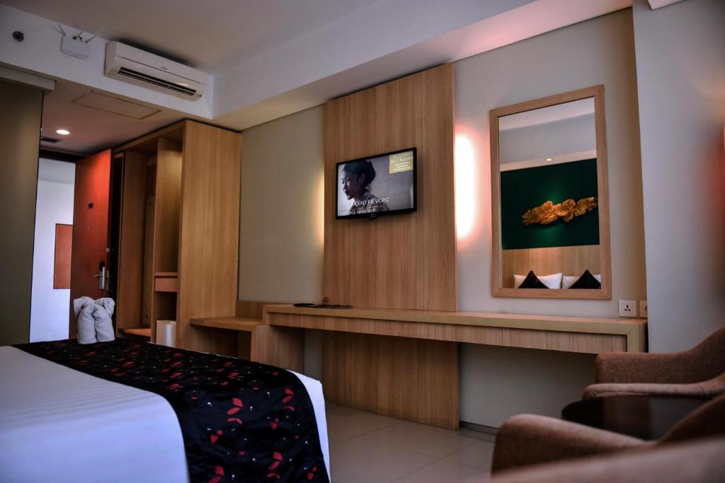 TV a/nebo společenská místnost v ubytování The Kana Kuta Hotel