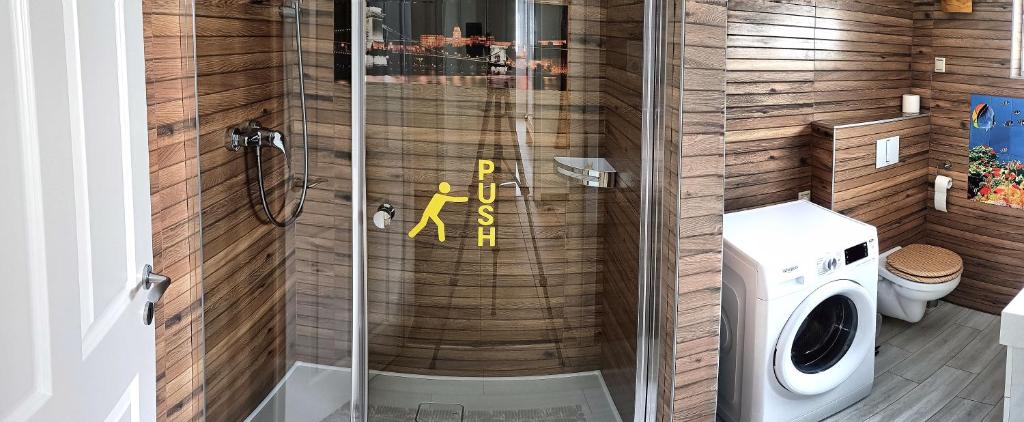 Kúpeľňa v ubytovaní Zimmerferi Apartman Keszthely