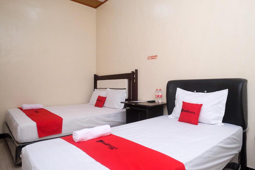 RedDoorz Syariah near Exit Toll Palur - Familiekamer