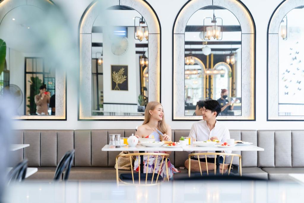 Ratri Hotel Phuket Old Town - Resim 21