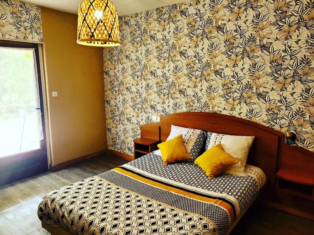 a bedroom with a bed with yellow pillows at Loz'aire naturelle in Quézac