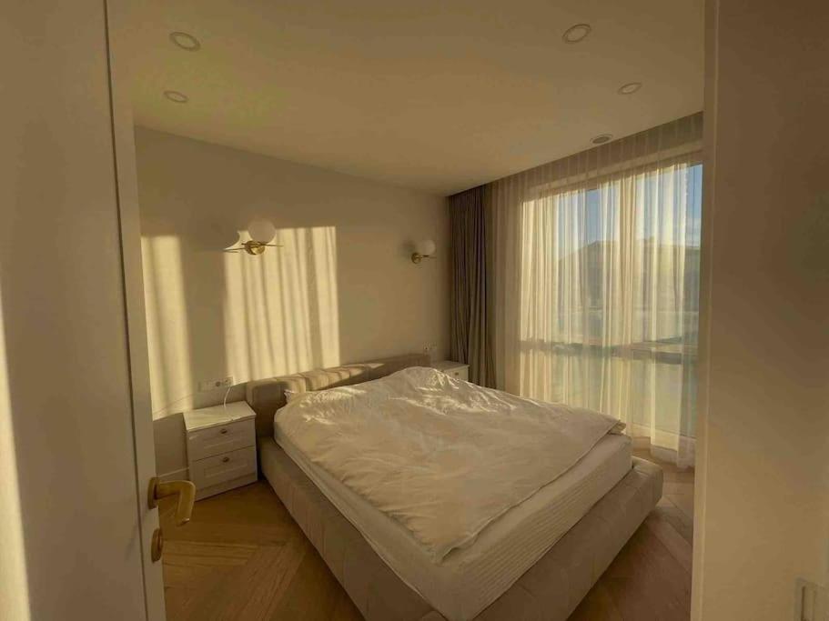 Llit o llits en una habitació de The Zen Den apartment in Uzupis