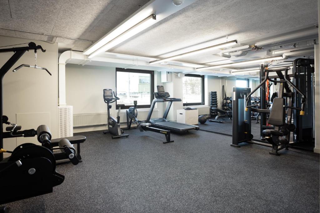Fitness centrum a/nebo fitness zařízení v ubytování Noli Herttoniemi
