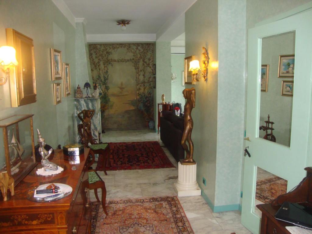 A seating area at B&B Cavaliere Milano