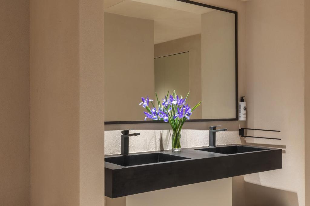 Hotel Palazzo Durazzo Suites - Resim 34