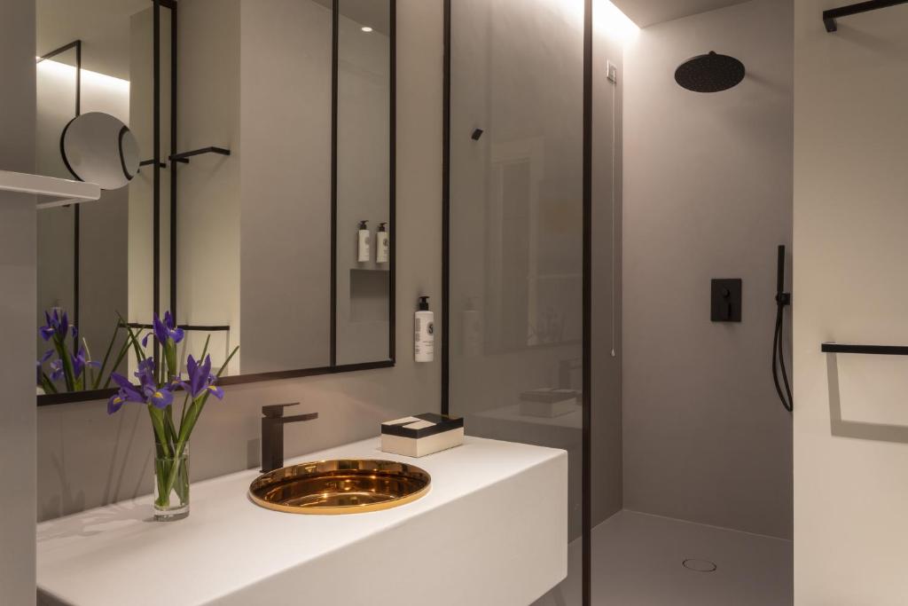Koupelna v ubytování Hotel Palazzo Durazzo Suites