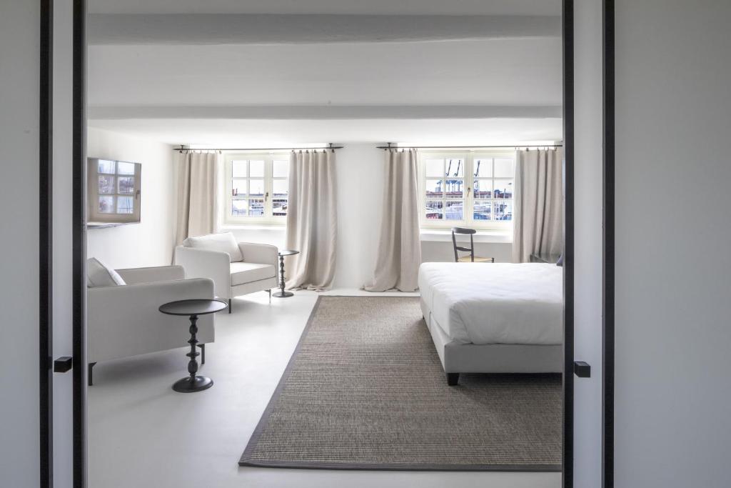 Postel nebo postele na pokoji v ubytování Hotel Palazzo Durazzo Suites