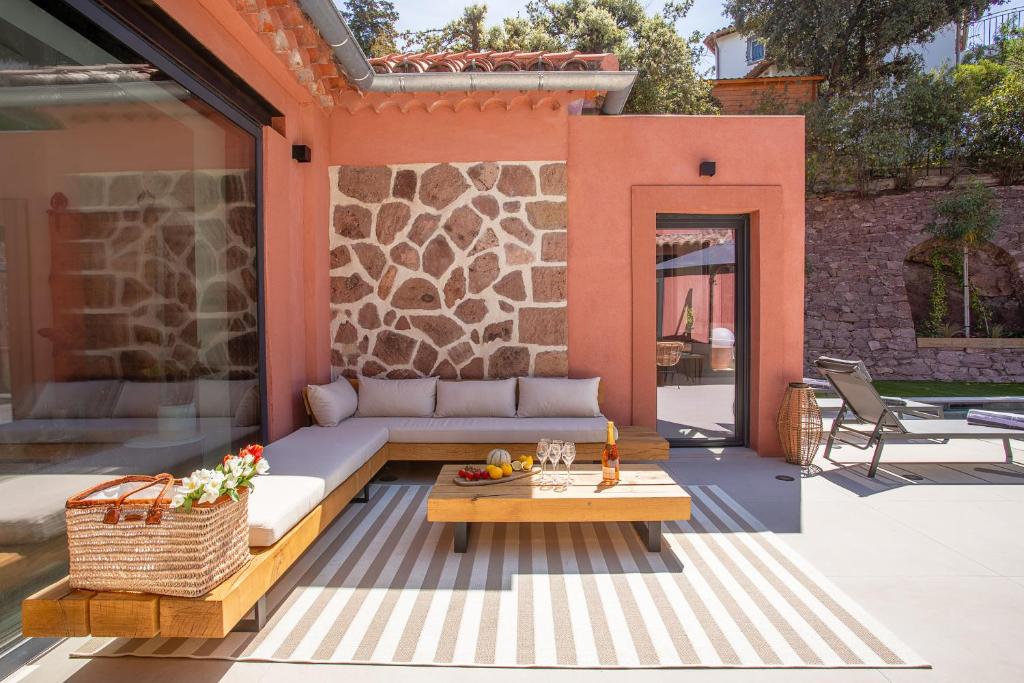 Fotografie z fotogalerie ubytování Villa de 300m² proche de la plage v destinaci Saint-Raphaël
