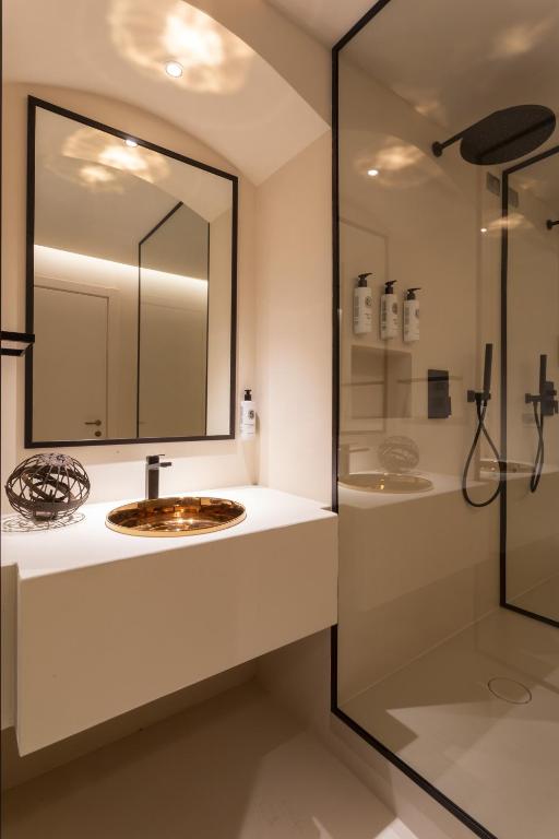 Hotel Palazzo Durazzo Suites - Resim 42