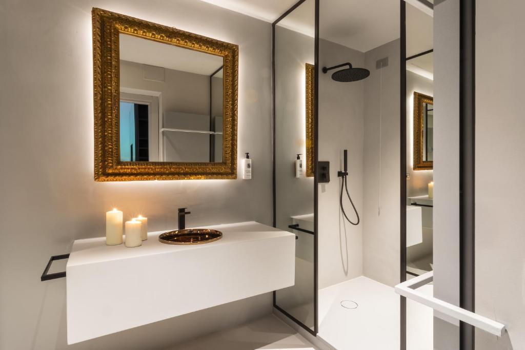 Hotel Palazzo Durazzo Suites - Resim 45