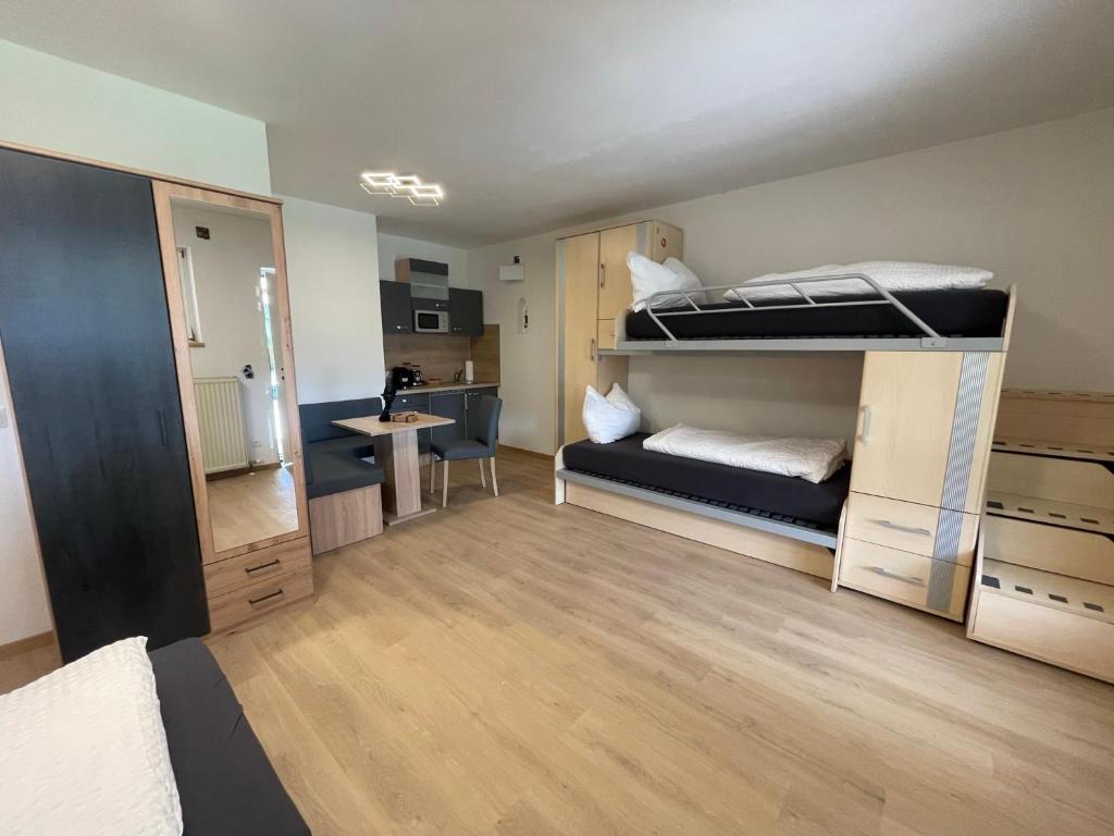 Postel nebo postele na pokoji v ubytování Haus zum Glück