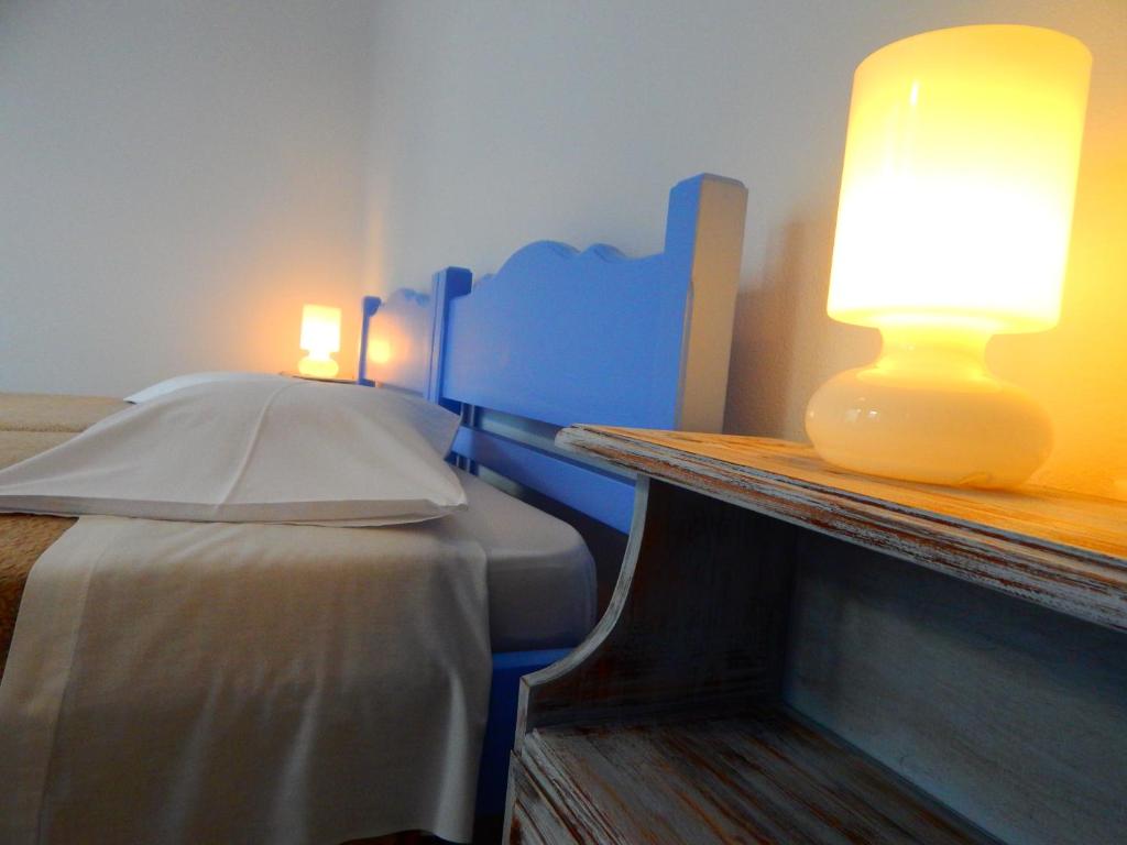 Łóżko lub łóżka w pokoju w obiekcie Evgenia Rooms and Apartments