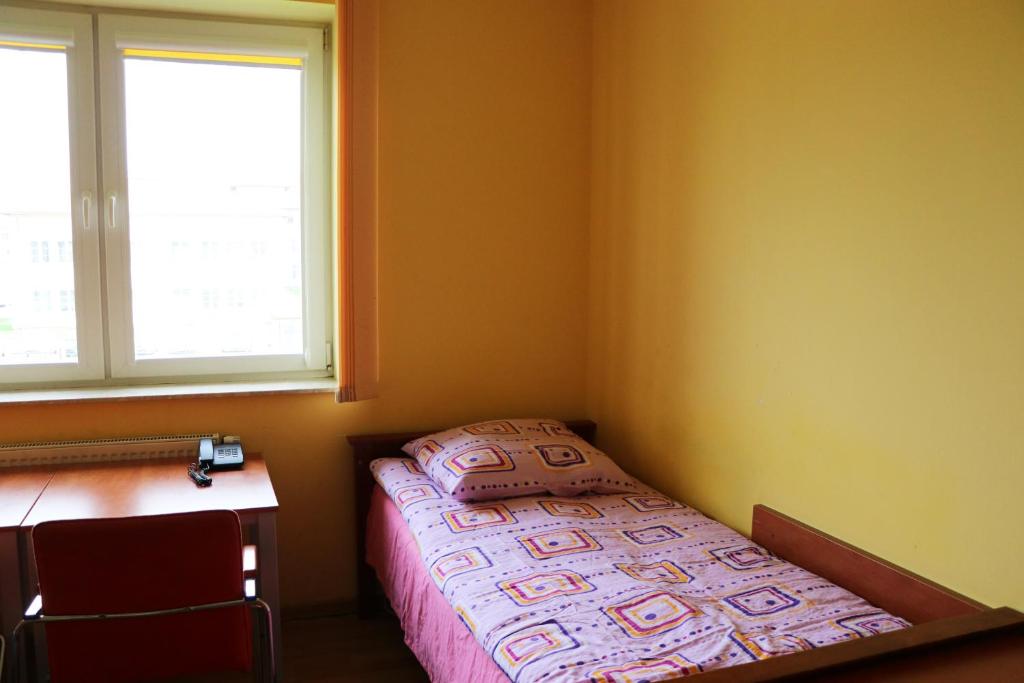 Letto o letti in una camera di Dom Studenta PANS - Akademik, Hostel