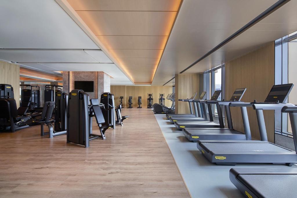 Fitness centrum a/nebo fitness zařízení v ubytování Courtyard by Marriott Foshan