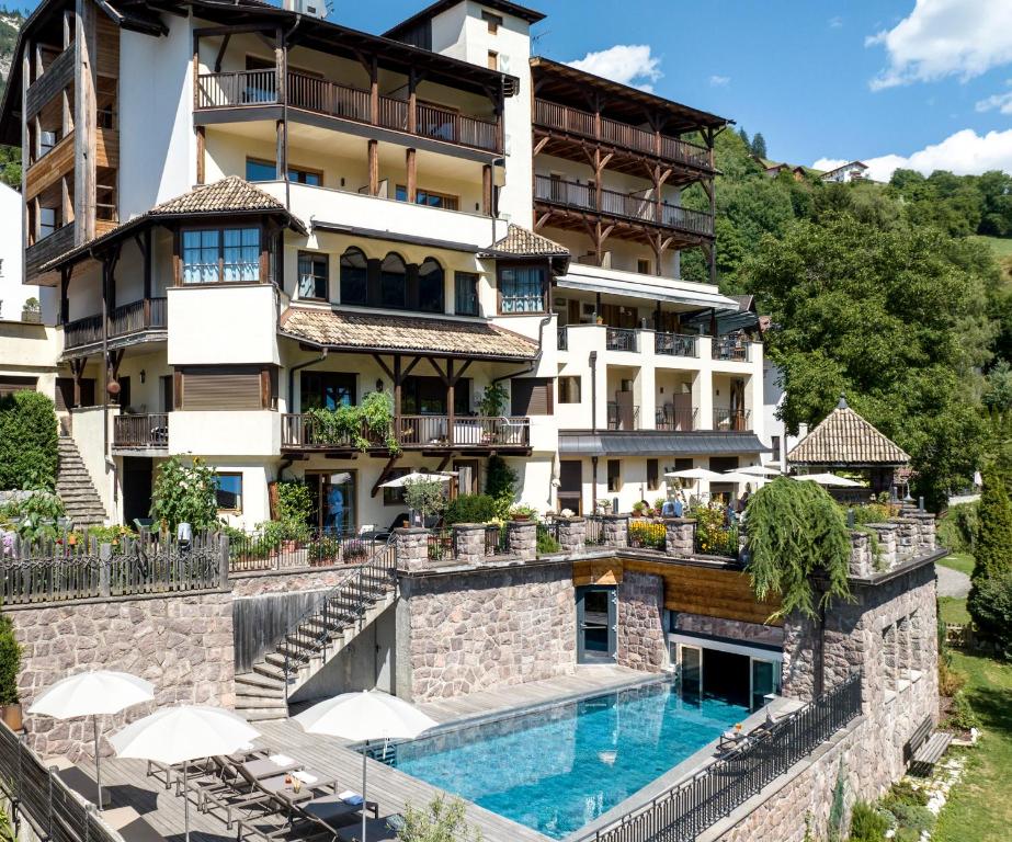 Bazén v ubytování Hotel Paradies nebo v jeho okolí