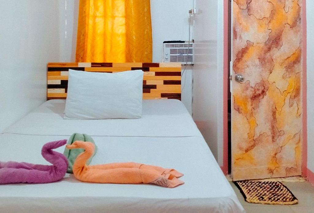 RedDoorz @ Jmalls Island Tourist Inn Dinagat Island - Habitación Doble Superior