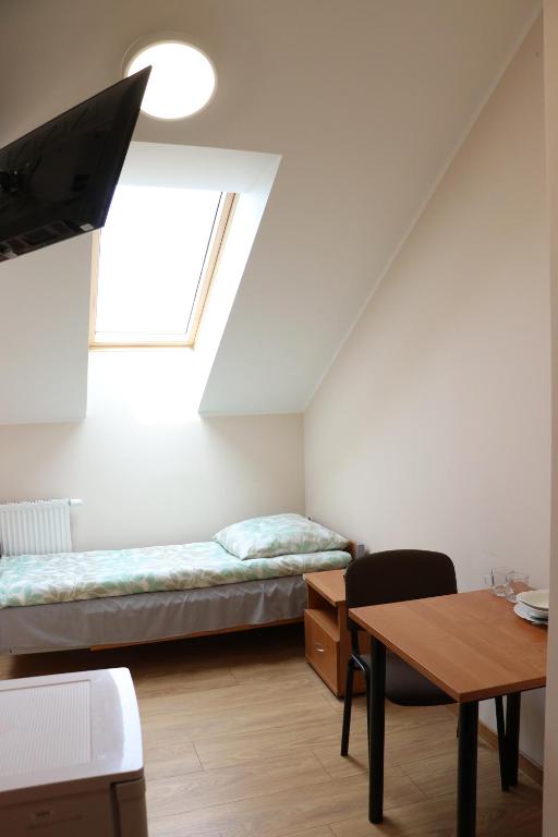 Letto o letti in una camera di Dom Studenta PANS - Akademik, Hostel