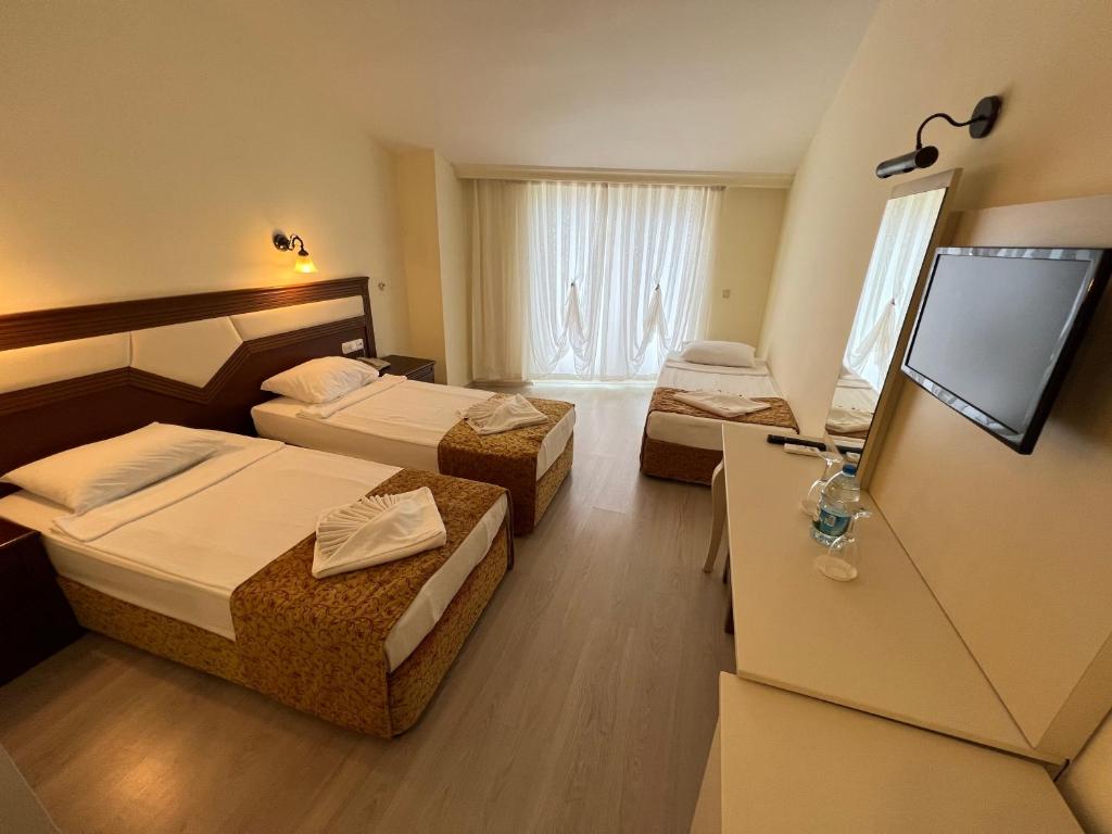 TV a/nebo společenská místnost v ubytování Valeri Beach Hotel