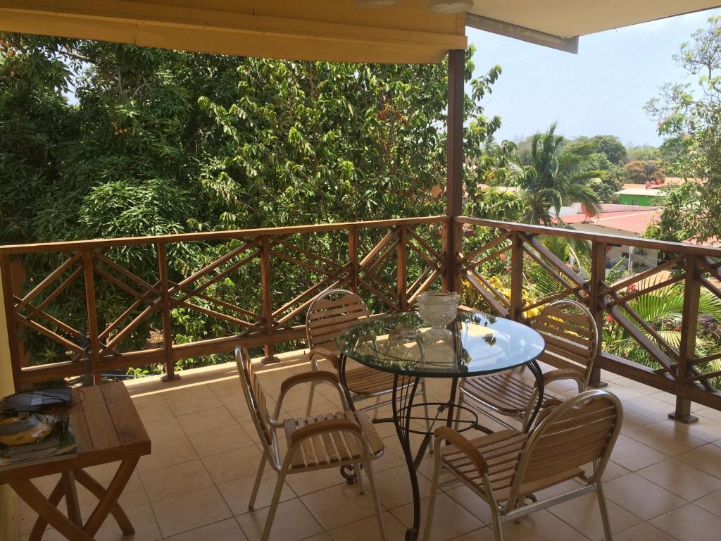 Rõdu või terrass majutusasutuses Hostal Doña Maria