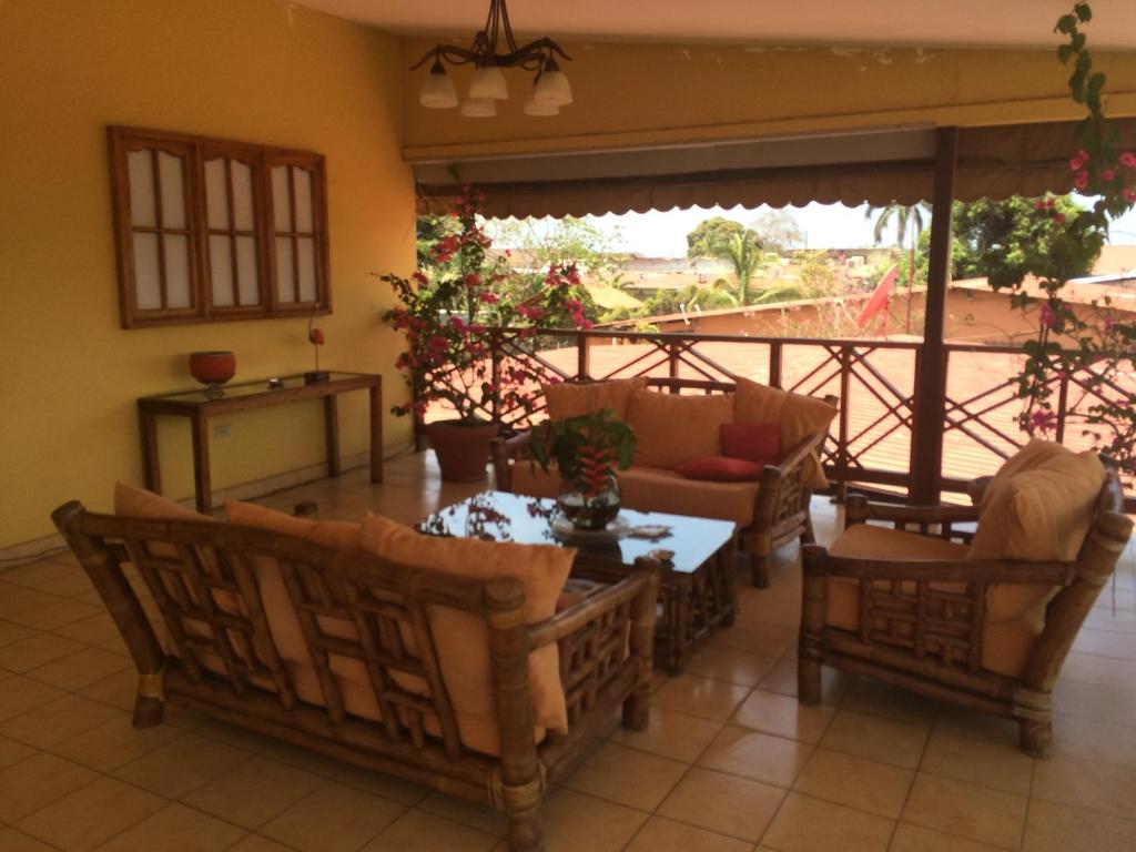 Rõdu või terrass majutusasutuses Hostal Doña Maria
