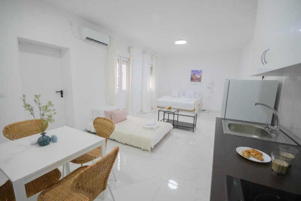 Kuchyň nebo kuchyňský kout v ubytování For Your Rentals Encantador y único estudio TEMPORAL en Tetuán El Retiro MLUBº2