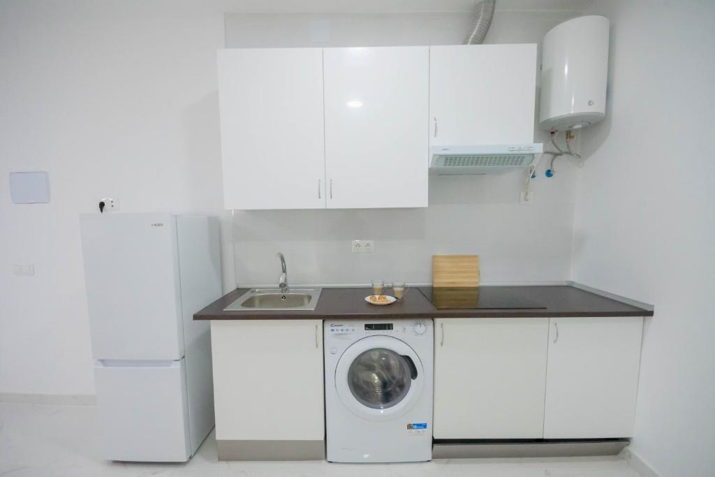 Kuchyň nebo kuchyňský kout v ubytování For Your Rentals Encantador y único estudio TEMPORAL en Tetuán El Retiro MLUBº2