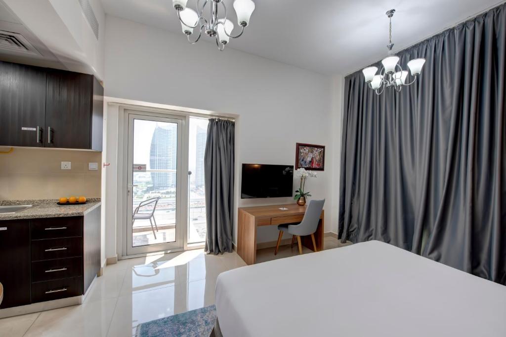 Royal Regency Suites Marinaにあるキッチンまたは簡易キッチン