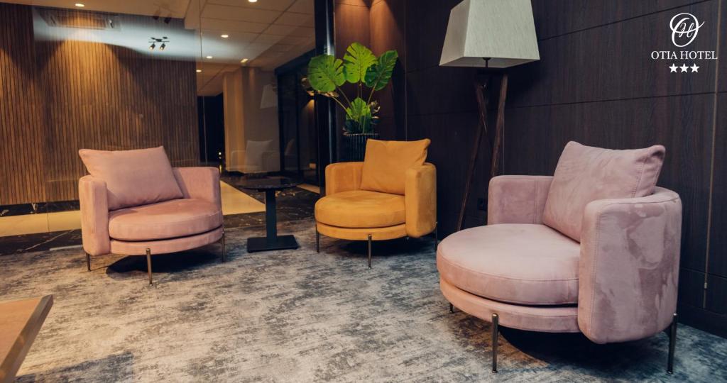 Posezení v ubytování OTIA HOTEL
