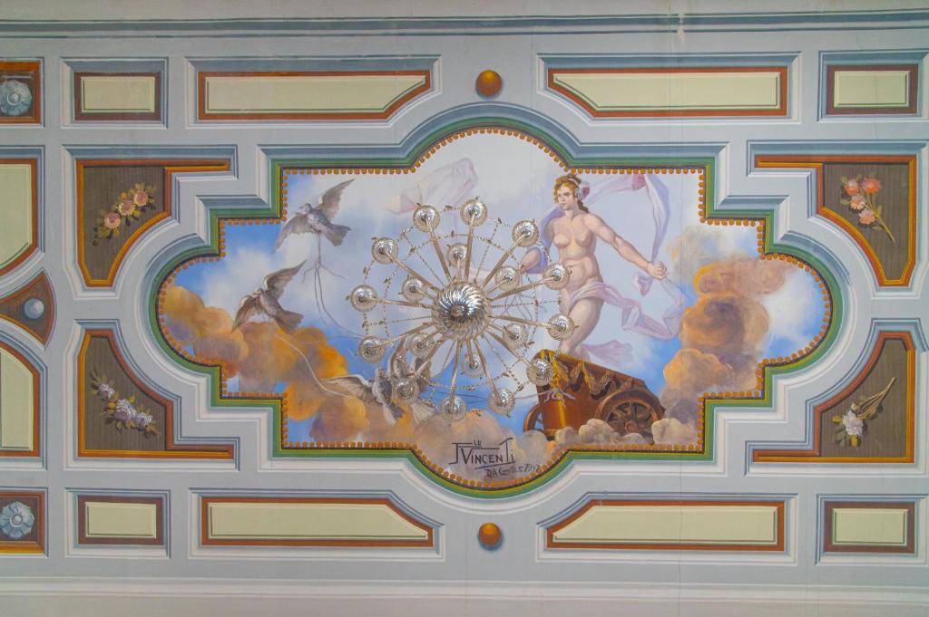 una pintura en el techo de un edificio en L'Affresco Affittacamere, en Campolattaro