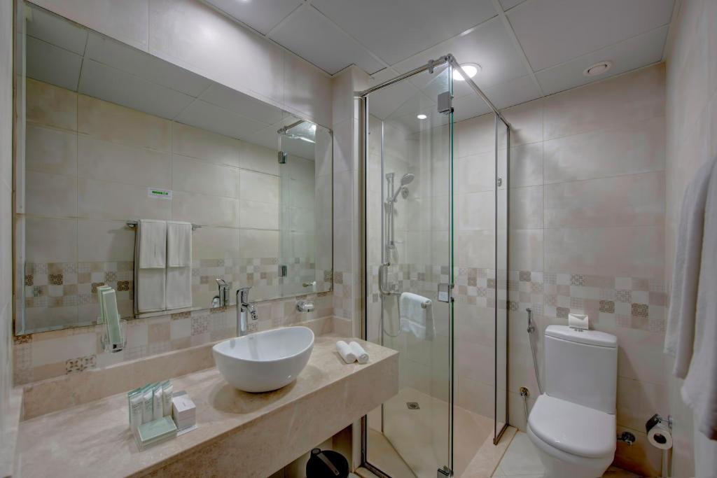 Royal Regency Suites Marinaにあるバスルーム