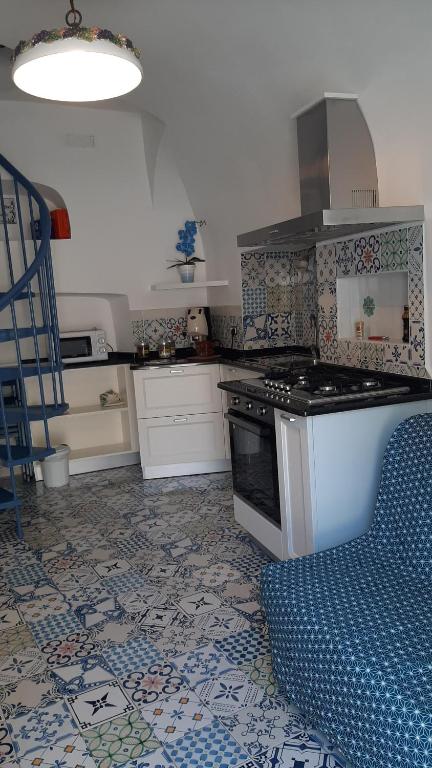 A kitchen or kitchenette at Petit Maison Jeranto