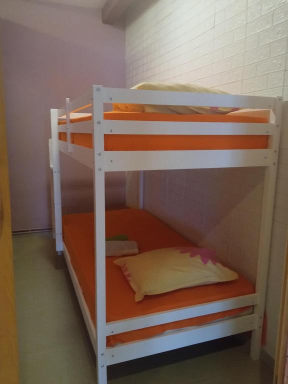Postel nebo postele na pokoji v ubytování argiri appartments