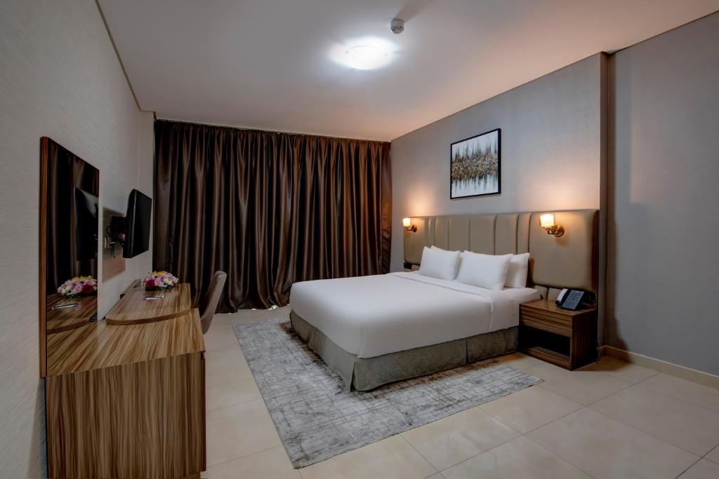 Royal Regency Suites Marinaにあるベッド