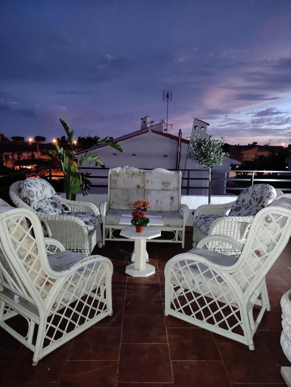 a group of white chairs and a table on a roof at ATICO EN SAN JOAN DE ALICANTE in San Juan de Alicante