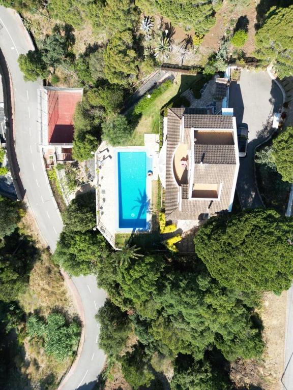 Bazén v ubytovaní Apartamento entre mar y montaña alebo v jeho blízkosti