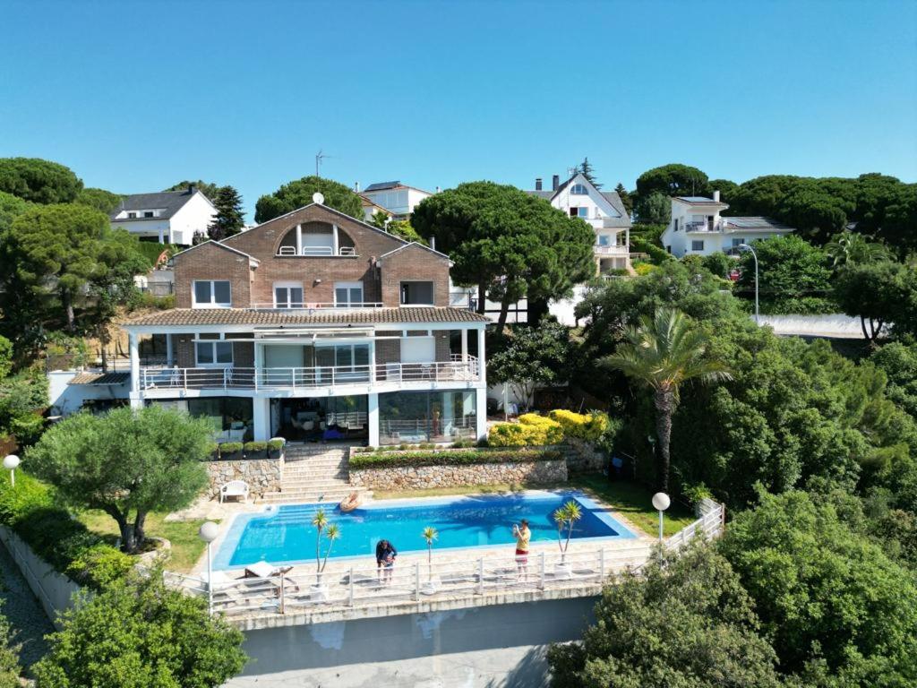 Bazén v ubytovaní Apartamento entre mar y montaña alebo v jeho blízkosti
