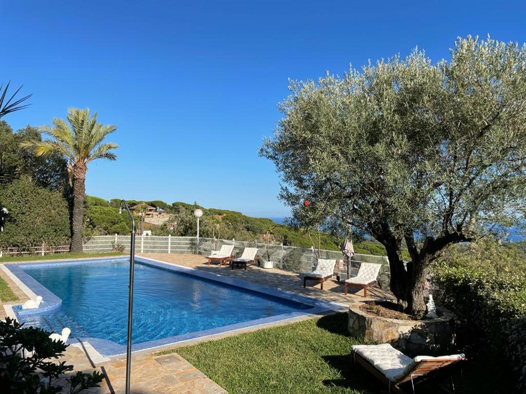 Bazén v ubytovaní Apartamento entre mar y montaña alebo v jeho blízkosti