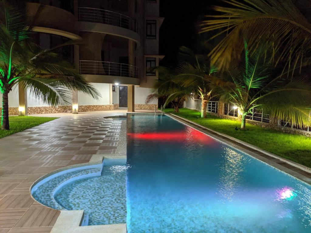 Bazén v ubytování English Point Residence Beach Apartments Mombasa nebo v jeho okolí