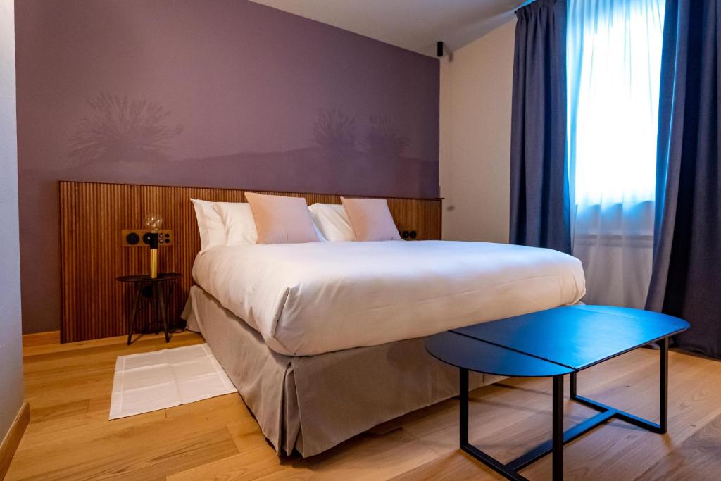 Postel nebo postele na pokoji v ubytování Locanda Moderna Carlambroeus