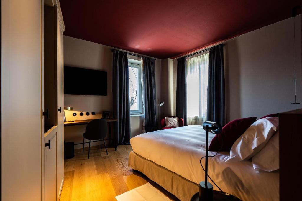 Postel nebo postele na pokoji v ubytování Locanda Moderna Carlambroeus