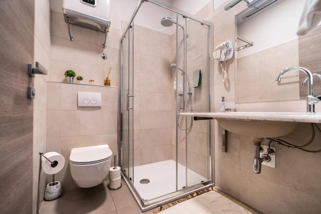 Koupelna v ubytování Tifani Luxury Rooms 2