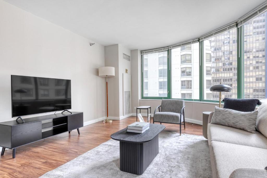 Gallery image of Streeterville 1BR w Pool Deck nr Beach Park CHI-585 in Chicago