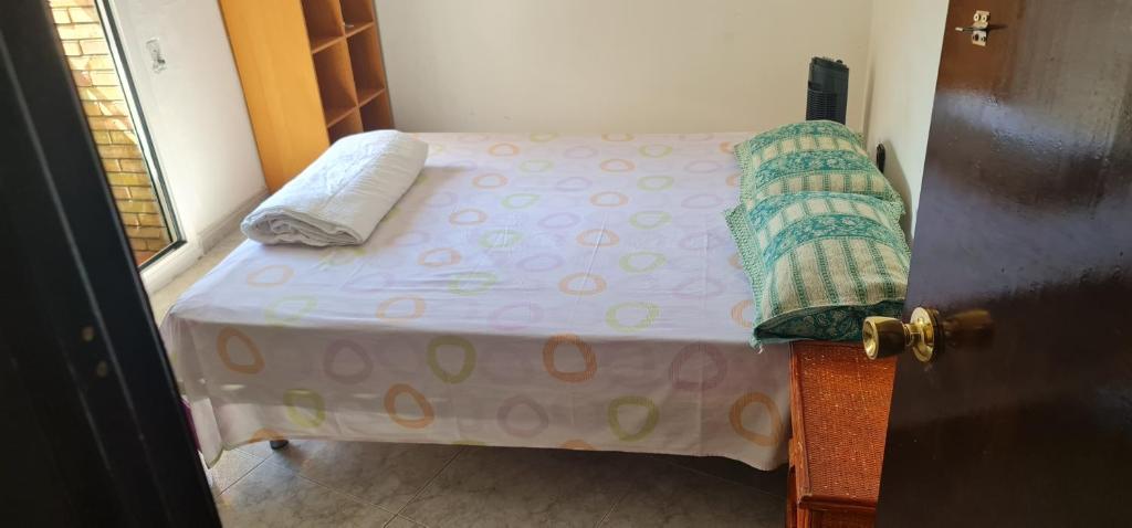 Fotografia z galérie ubytovania Sunny Room in a Shared apartment in Rubi v destinácii Rubí